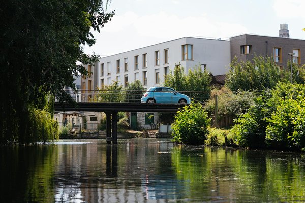 Prendre un vol de dernière minute pour un voyage solo: Guide complet